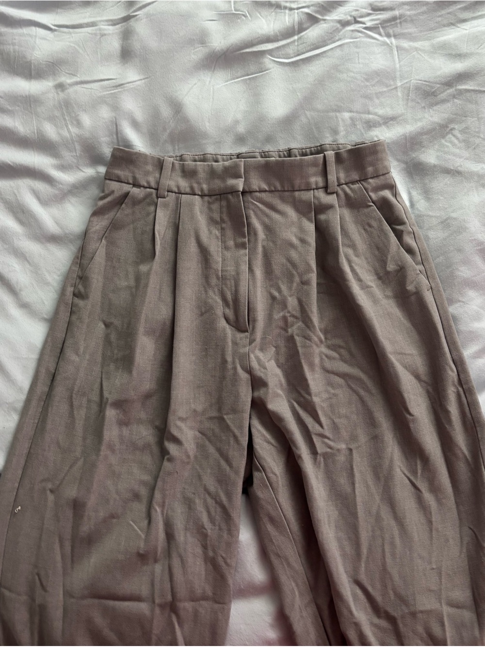 Abercrombie & Fitch high waisted gray pleated pants size 28L